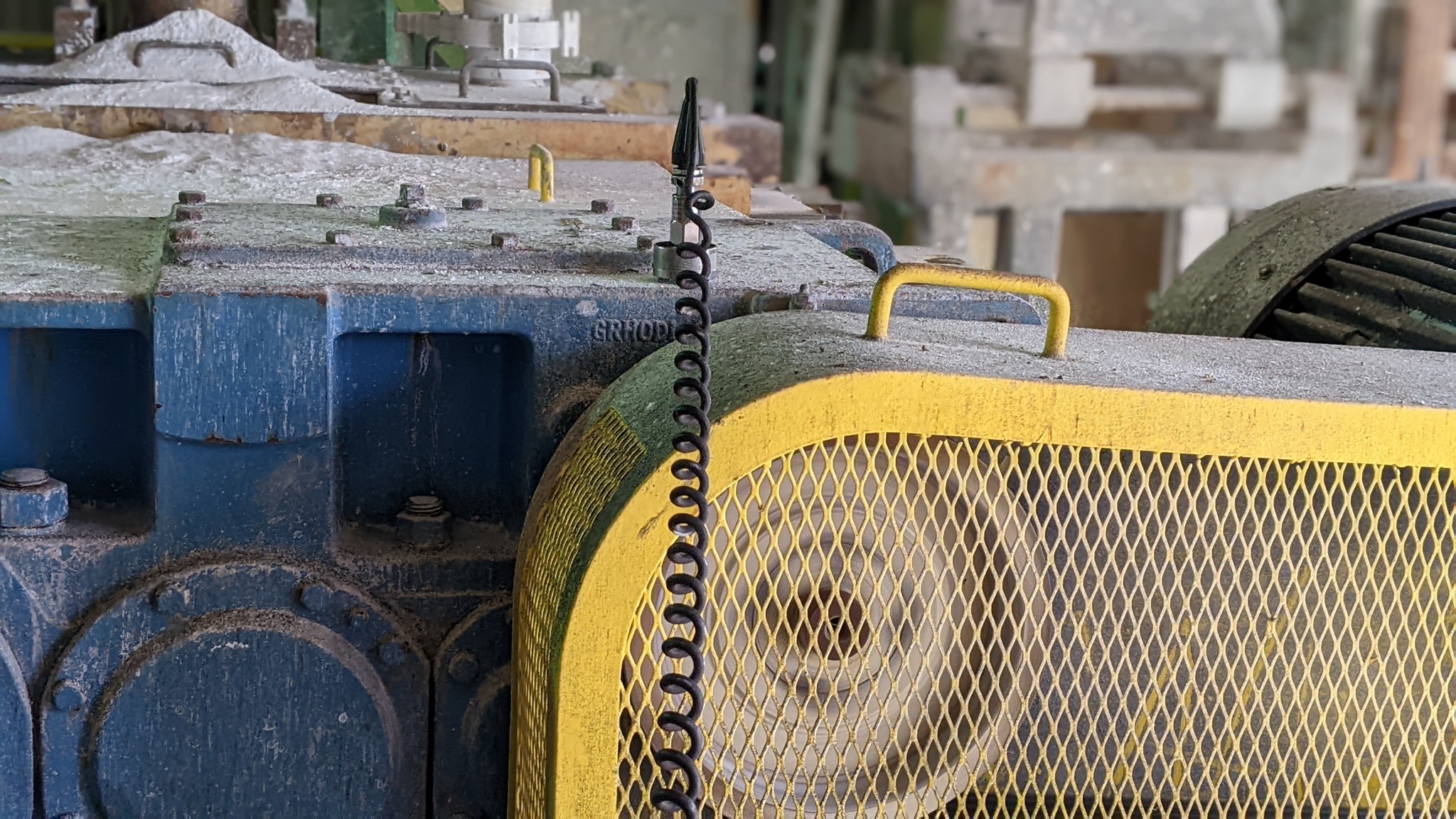 Actual field vibration measurement on industrial gearbox